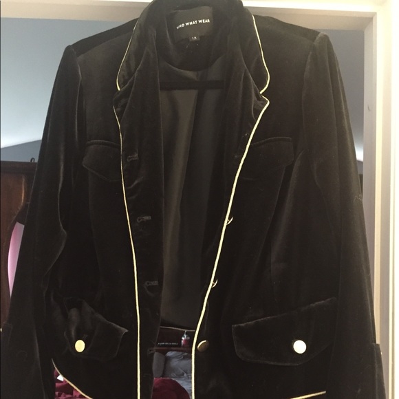 Black Velvet Blazer - Picture 2 of 3
